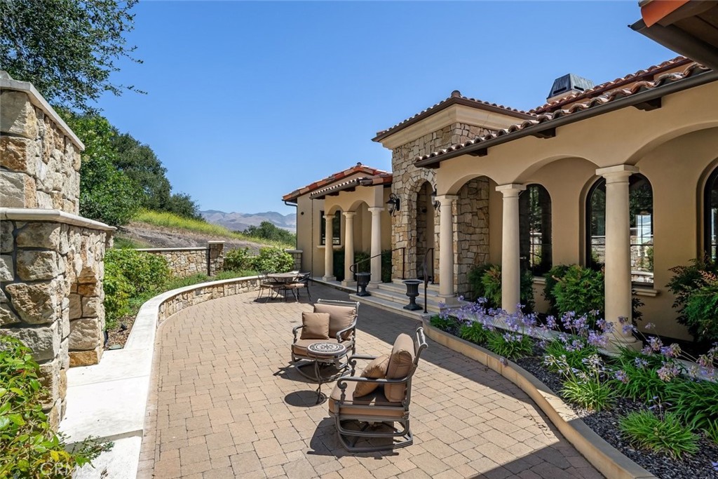 2350 Camino Edna, San Luis Obispo, CA 93401