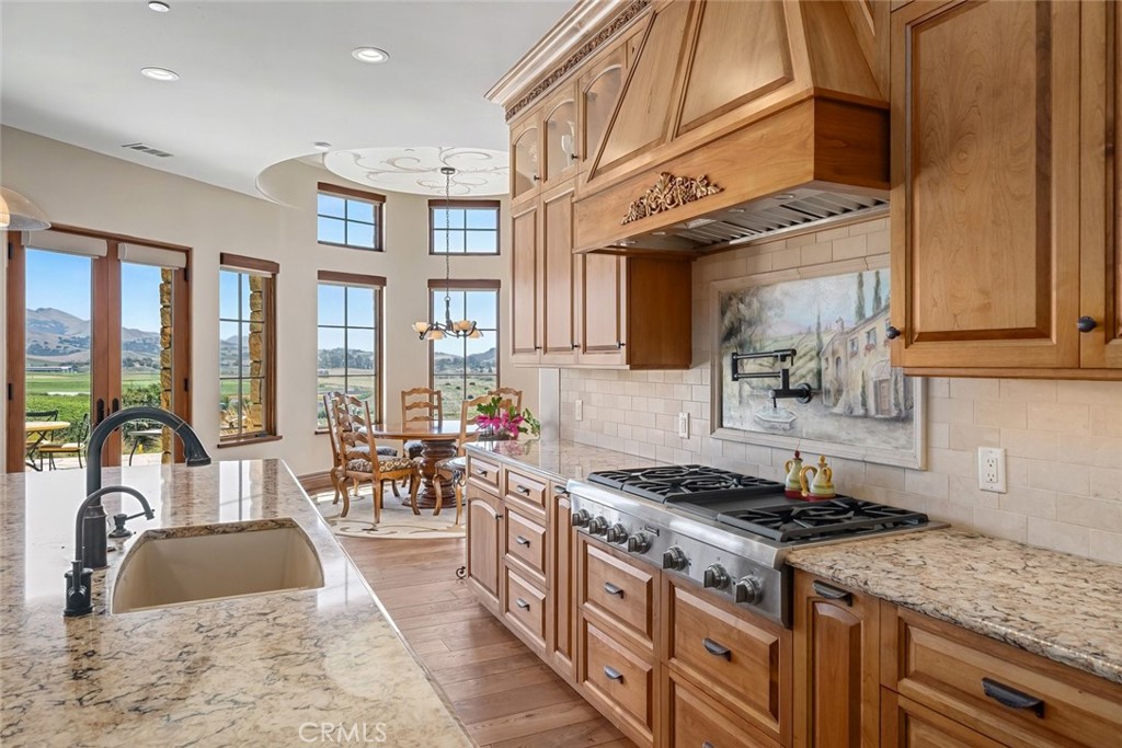 2350 Camino Edna, San Luis Obispo, CA 93401