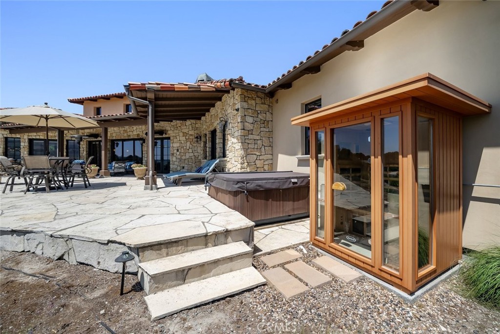 2350 Camino Edna, San Luis Obispo, CA 93401
