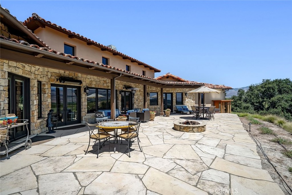 2350 Camino Edna, San Luis Obispo, CA 93401