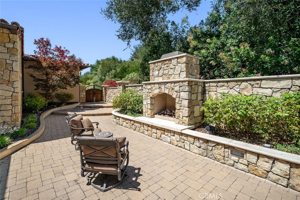 2350 Camino Edna, San Luis Obispo, CA 93401