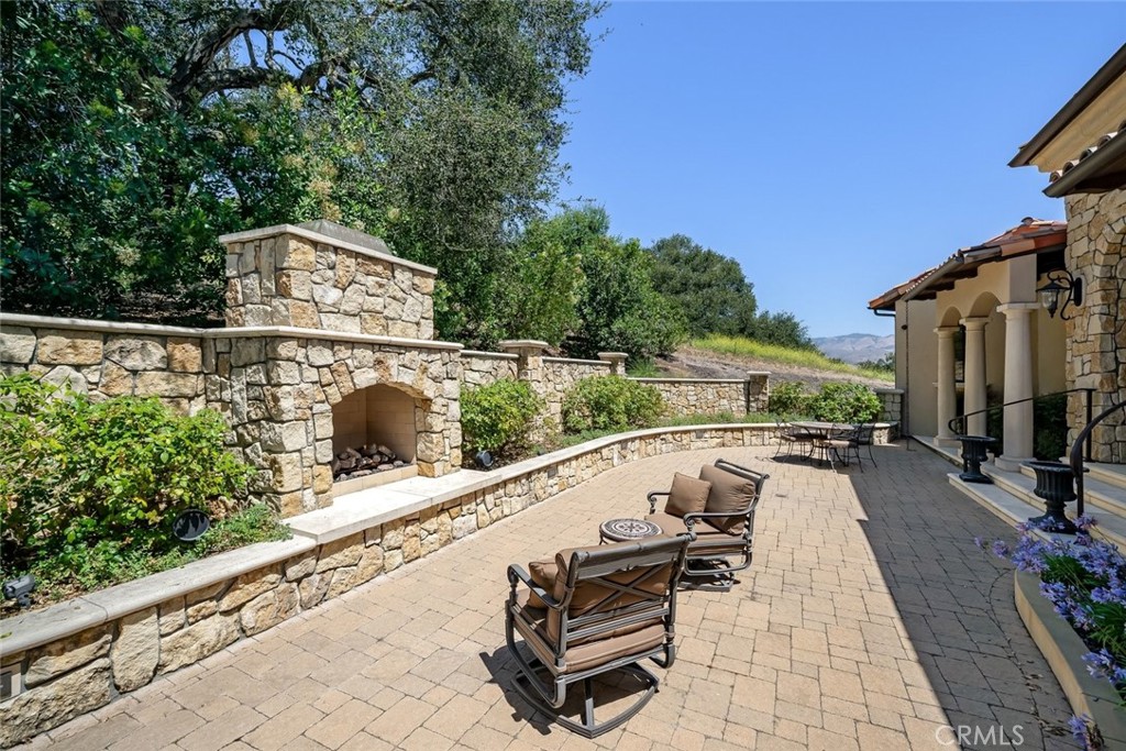 2350 Camino Edna, San Luis Obispo, CA 93401