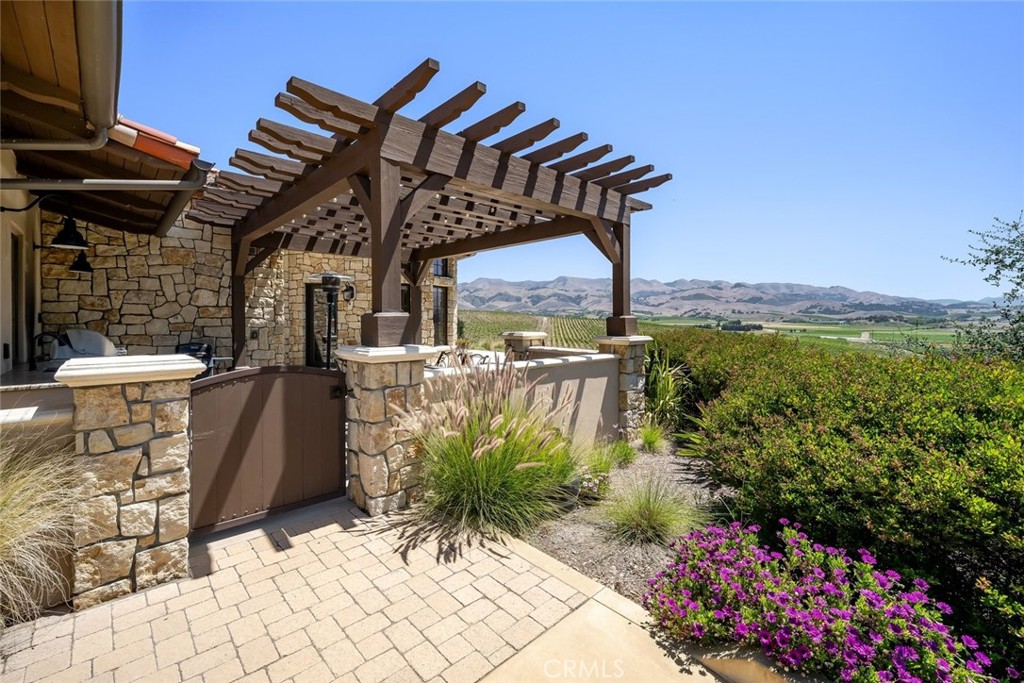 2350 Camino Edna, San Luis Obispo, CA 93401