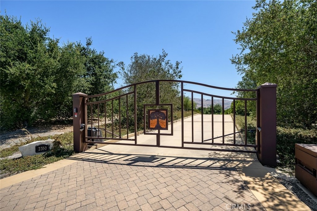 2350 Camino Edna, San Luis Obispo, CA 93401