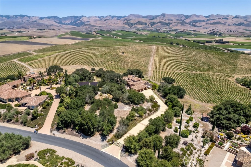 2350 Camino Edna, San Luis Obispo, CA 93401