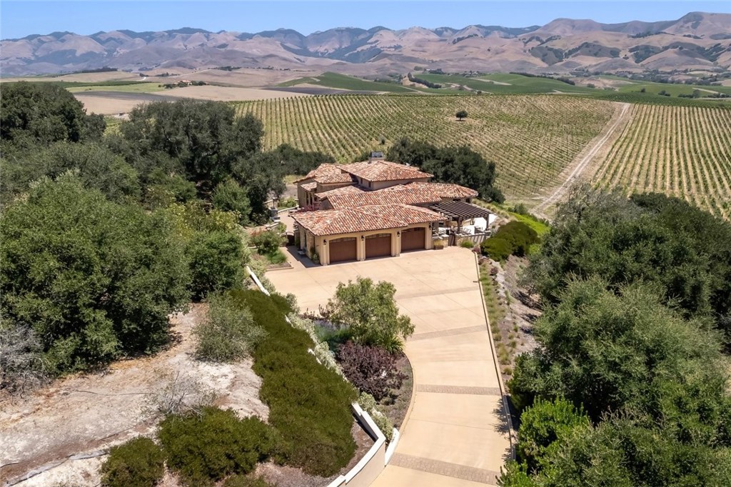 2350 Camino Edna, San Luis Obispo, CA 93401