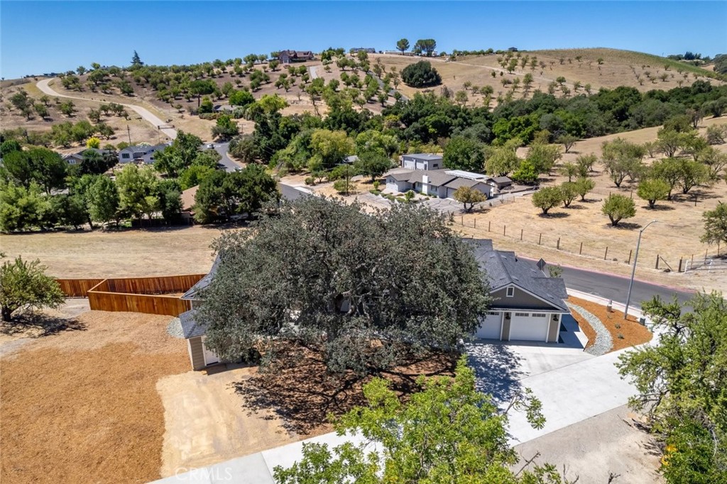 1006 Merry Hill Road, Paso Robles, CA 93446