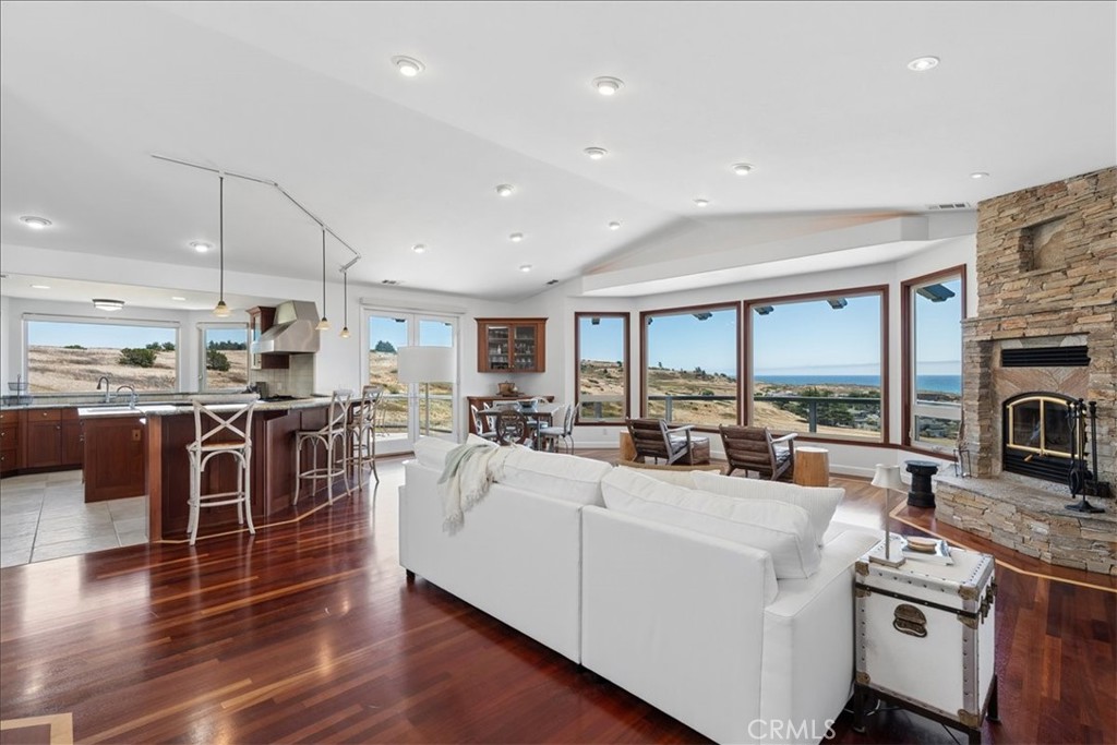 380 Huntington Rd, Cambria, CA 93428