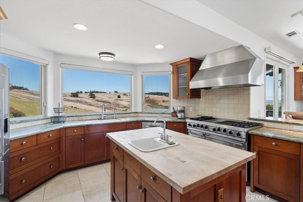 380 Huntington Rd, Cambria, CA 93428