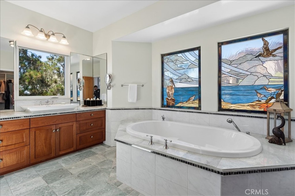 380 Huntington Rd, Cambria, CA 93428