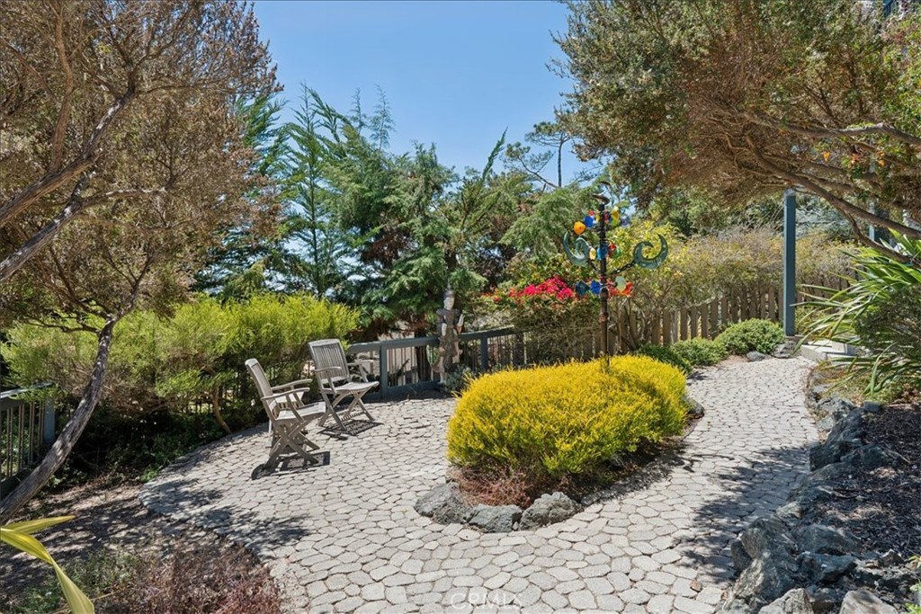 380 Huntington Rd, Cambria, CA 93428