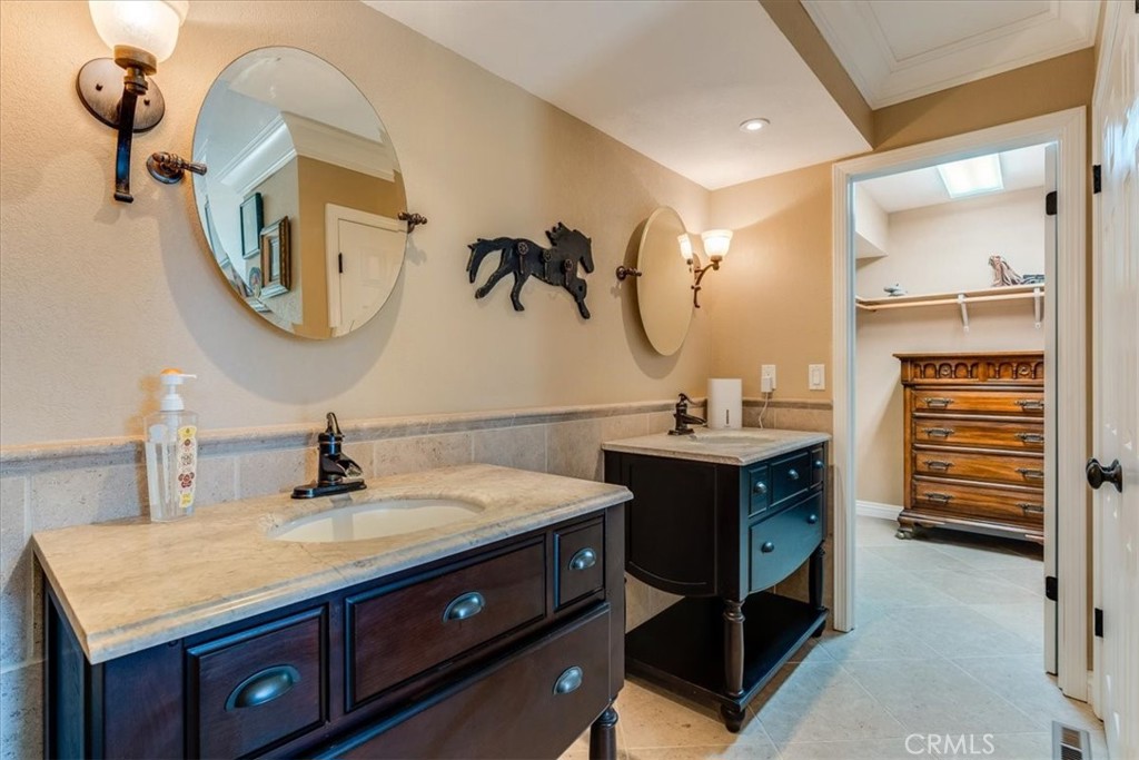 930 Suffolk St, Cambria, CA 93428