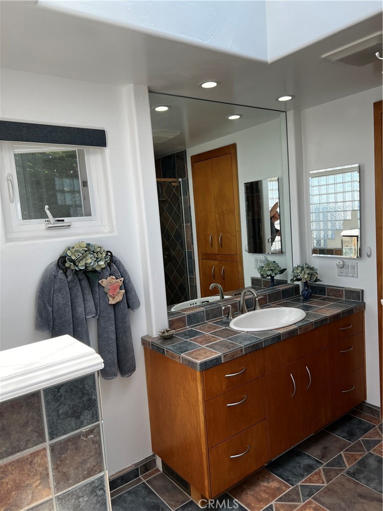 212 Weymouth St, Cambria, CA 93428