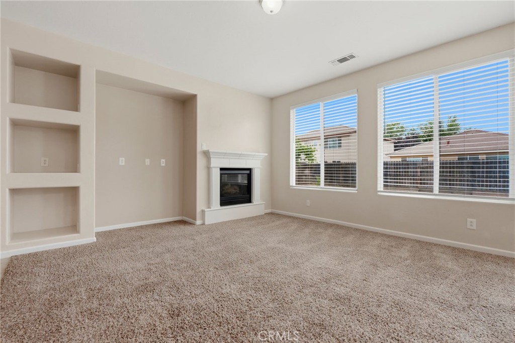 3042 W Delta, Visalia, CA 93291