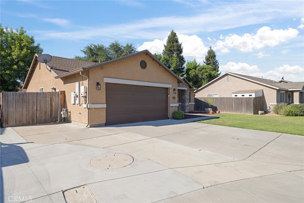 2629 W Brooke Ct, Visalia, CA 93291