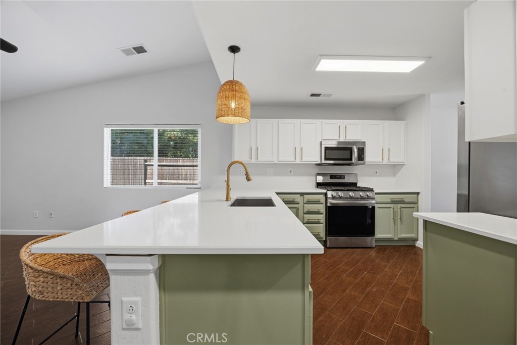 2629 W Brooke Ct, Visalia, CA 93291