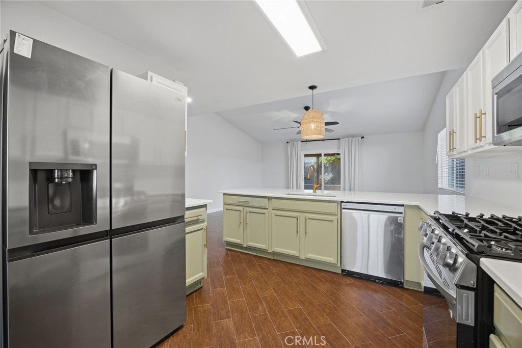 2629 W Brooke Ct, Visalia, CA 93291