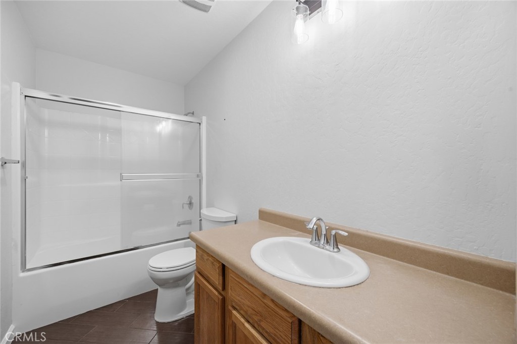 2629 W Brooke Ct, Visalia, CA 93291