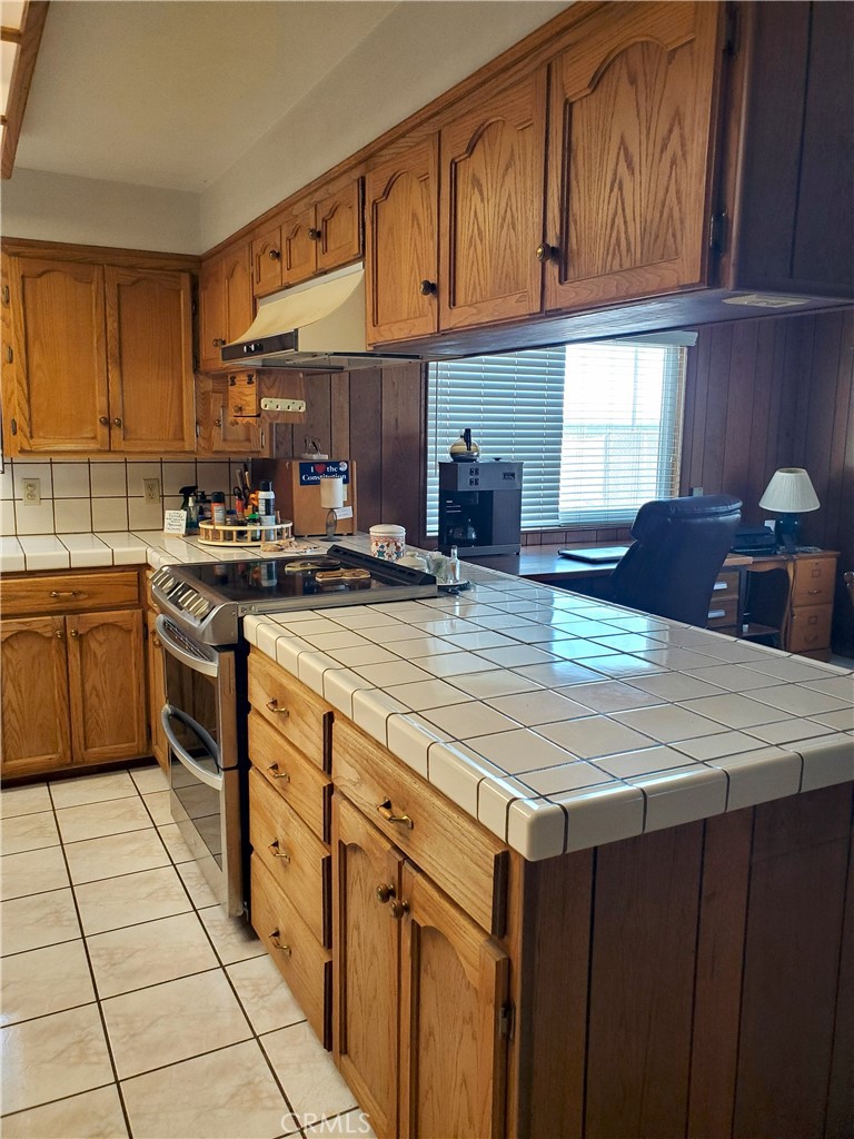 12720 10th Ave, Hanford, CA 93230