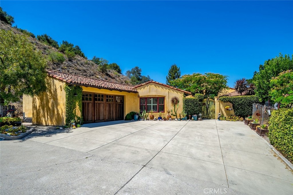 2072 Royal Way, San Luis Obispo, CA 93405