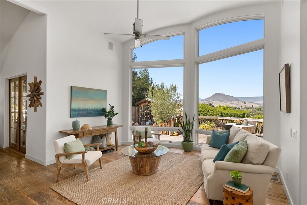 2072 Royal Way, San Luis Obispo, CA 93405