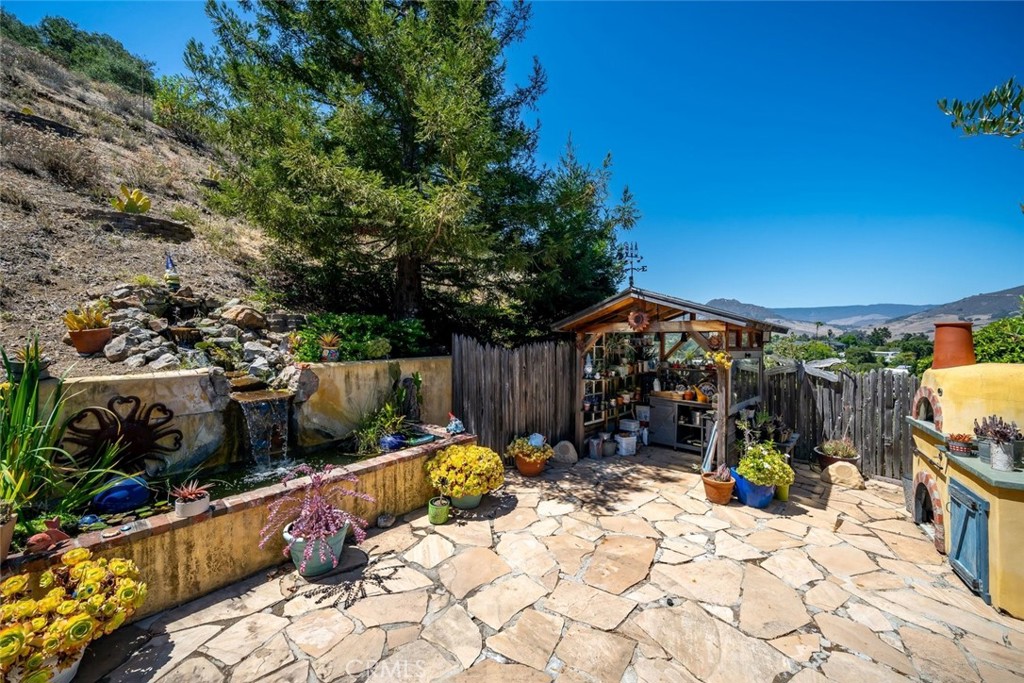 2072 Royal Way, San Luis Obispo, CA 93405