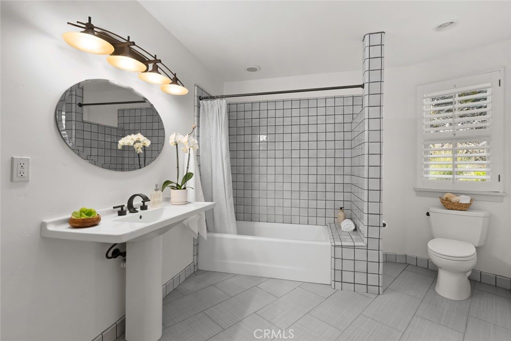2072 Royal Way, San Luis Obispo, CA 93405