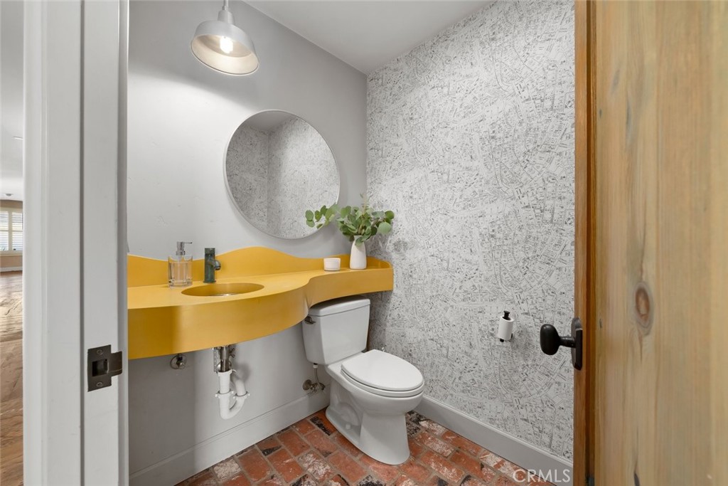 2072 Royal Way, San Luis Obispo, CA 93405