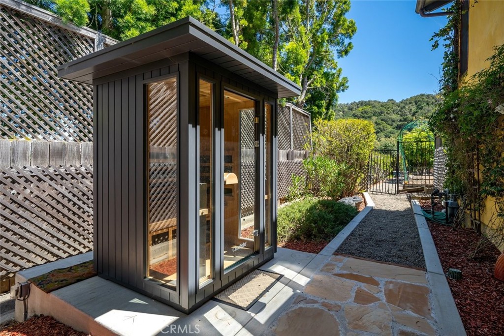 2072 Royal Way, San Luis Obispo, CA 93405