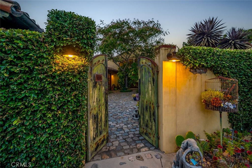 2072 Royal Way, San Luis Obispo, CA 93405