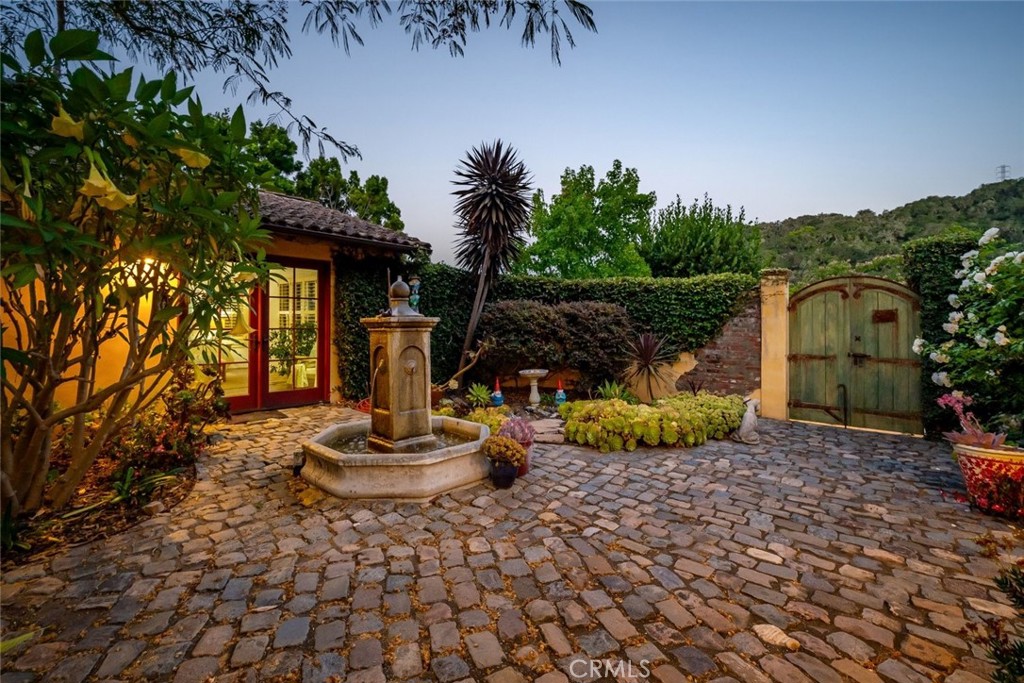 2072 Royal Way, San Luis Obispo, CA 93405