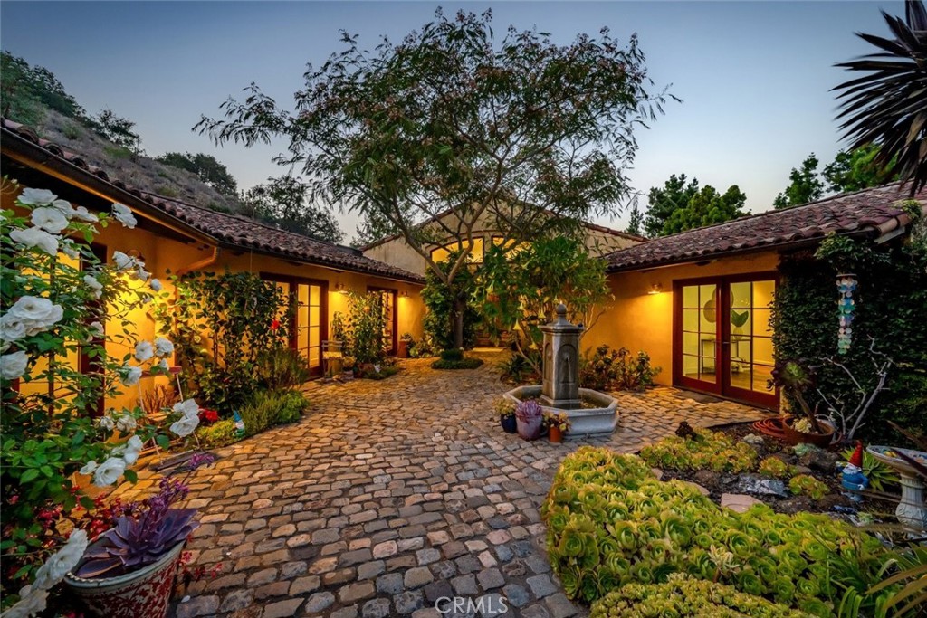 2072 Royal Way, San Luis Obispo, CA 93405