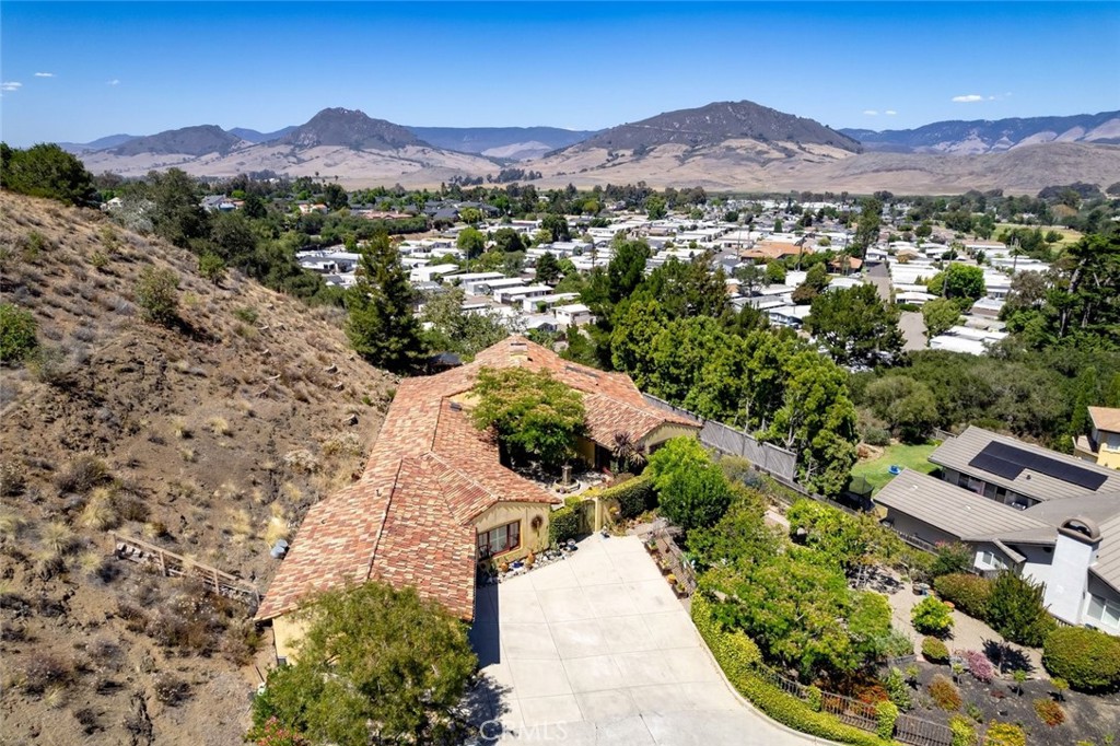 2072 Royal Way, San Luis Obispo, CA 93405