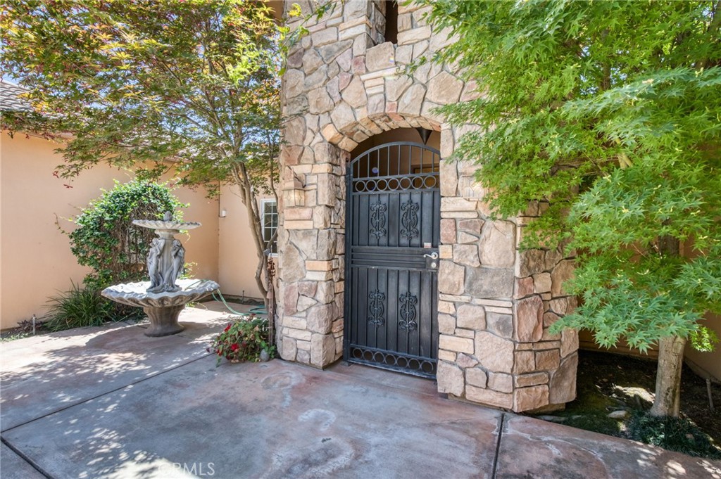 13715 E Nebraska, Kingsburg, CA 93631