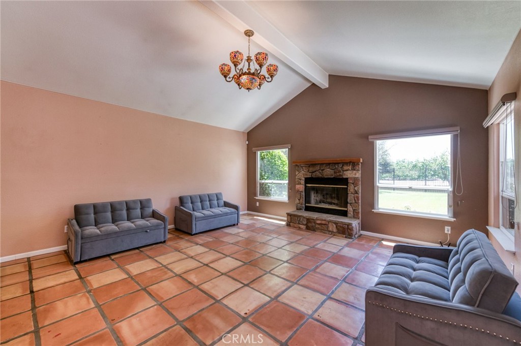 13715 E Nebraska, Kingsburg, CA 93631