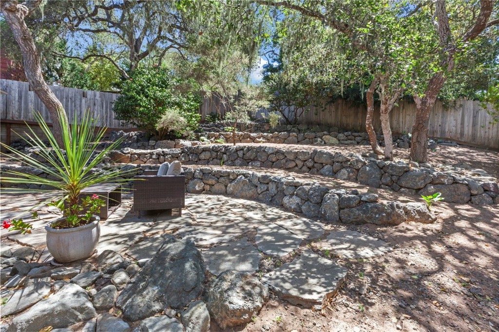 2398 Ross Rd, Cambria, CA 93428