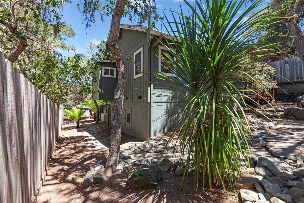 2398 Ross Rd, Cambria, CA 93428