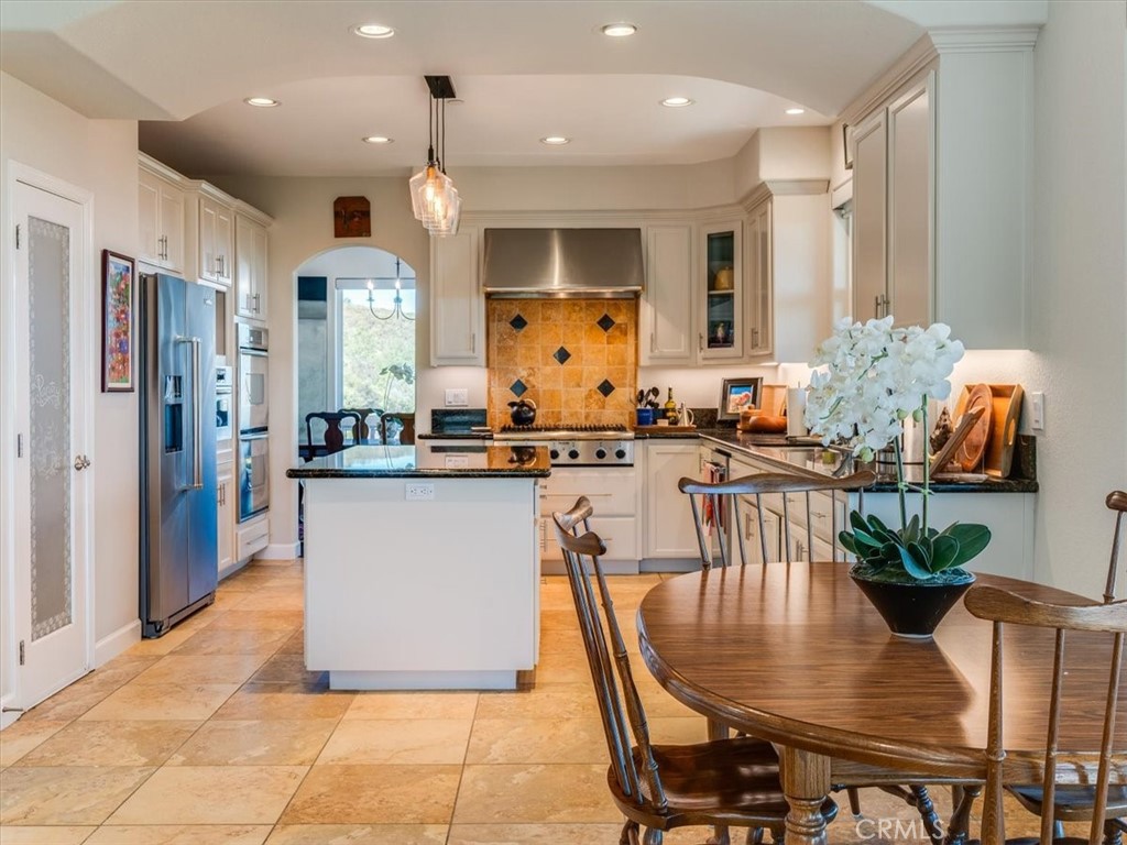 14215 Mary Austin Lane, Atascadero, CA 93422