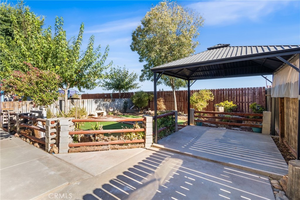 5285 W Dayton, Fresno, CA 93722