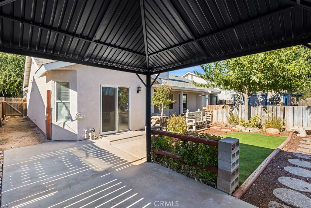 5285 W Dayton, Fresno, CA 93722