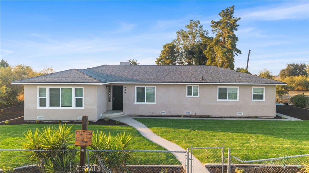 900 W Mount Whitney, Riverdale, CA 93656