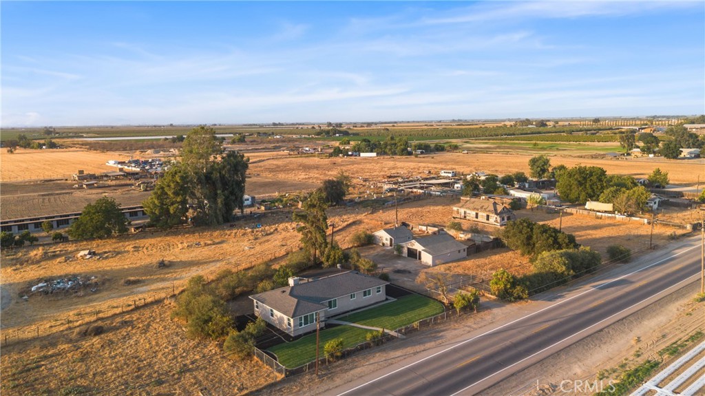 900 W Mount Whitney, Riverdale, CA 93656