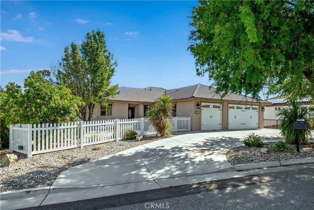 725 Red Cloud Rd, Paso Robles, CA 93446