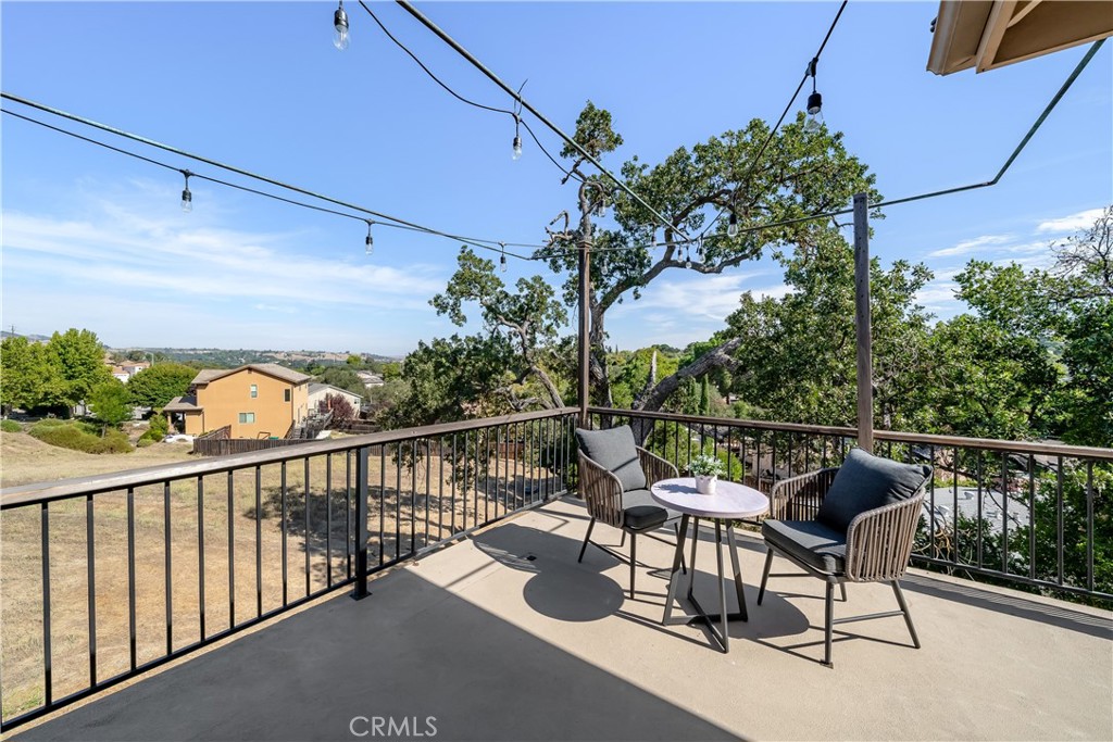 725 Red Cloud Rd, Paso Robles, CA 93446