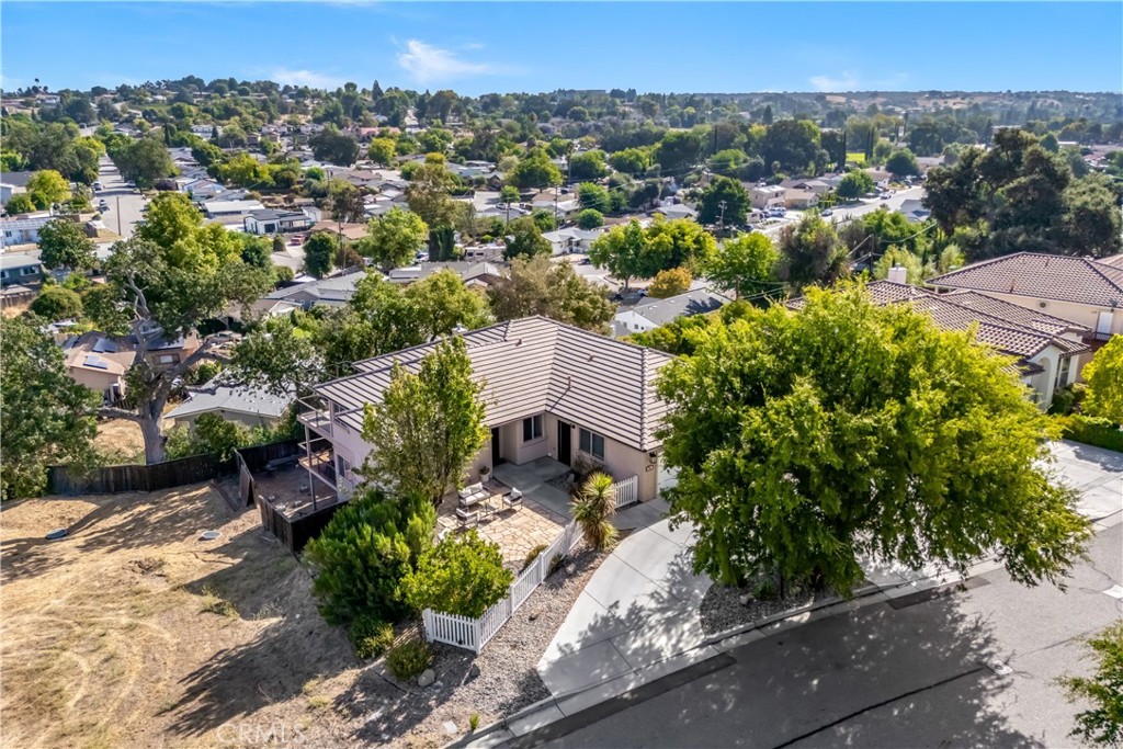 725 Red Cloud Rd, Paso Robles, CA 93446