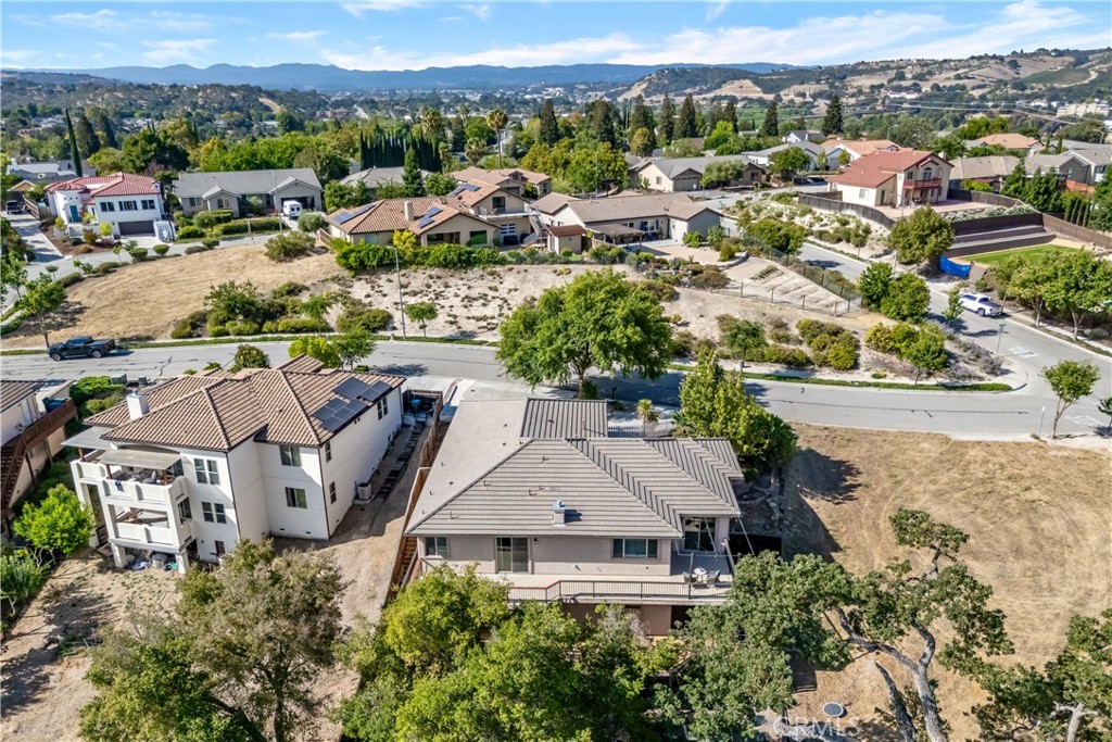 725 Red Cloud Rd, Paso Robles, CA 93446