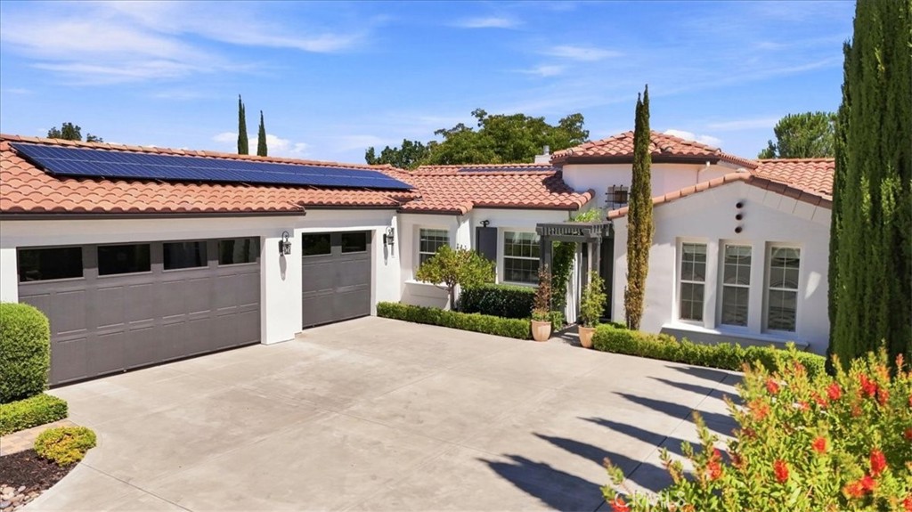 951 Vista Cerro Dr, Paso Robles, CA 93446