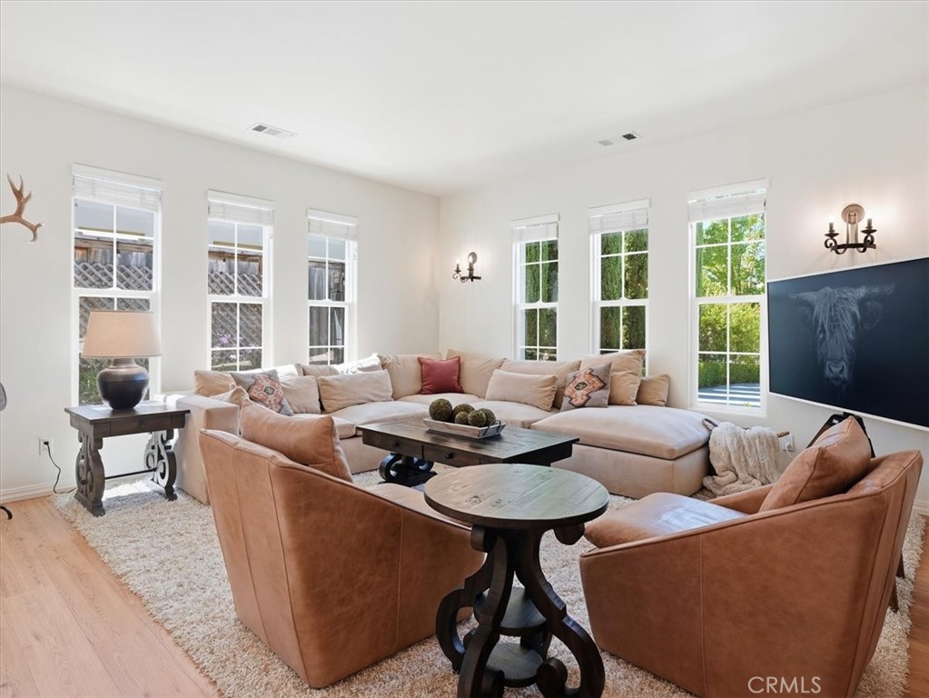 951 Vista Cerro Dr, Paso Robles, CA 93446