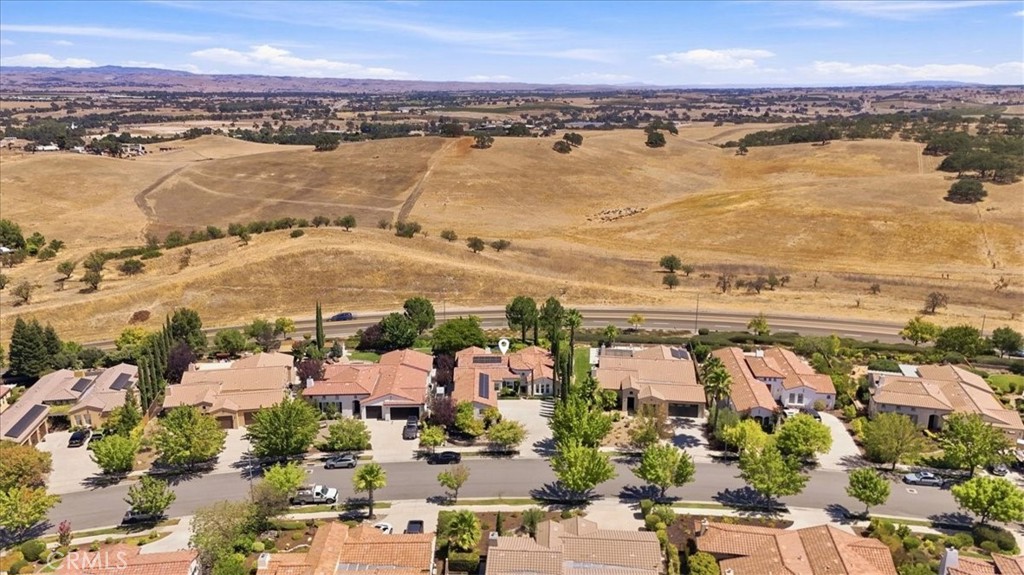 951 Vista Cerro Dr, Paso Robles, CA 93446
