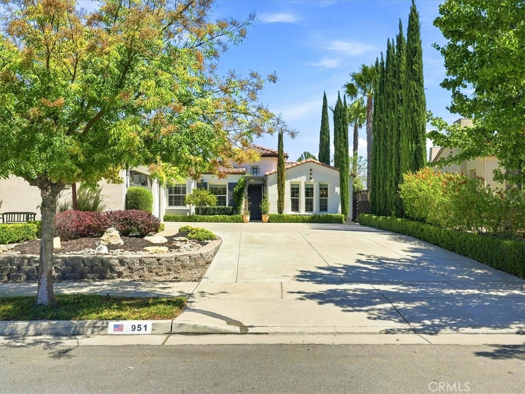 951 Vista Cerro Dr, Paso Robles, CA 93446